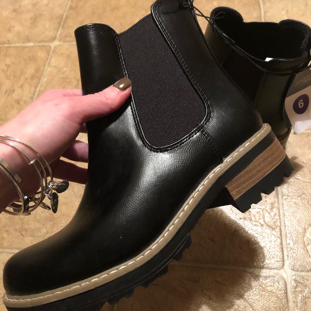 Women's Celina Water Repellant Chelsea Boot - Universal Thread black size 6 NWT